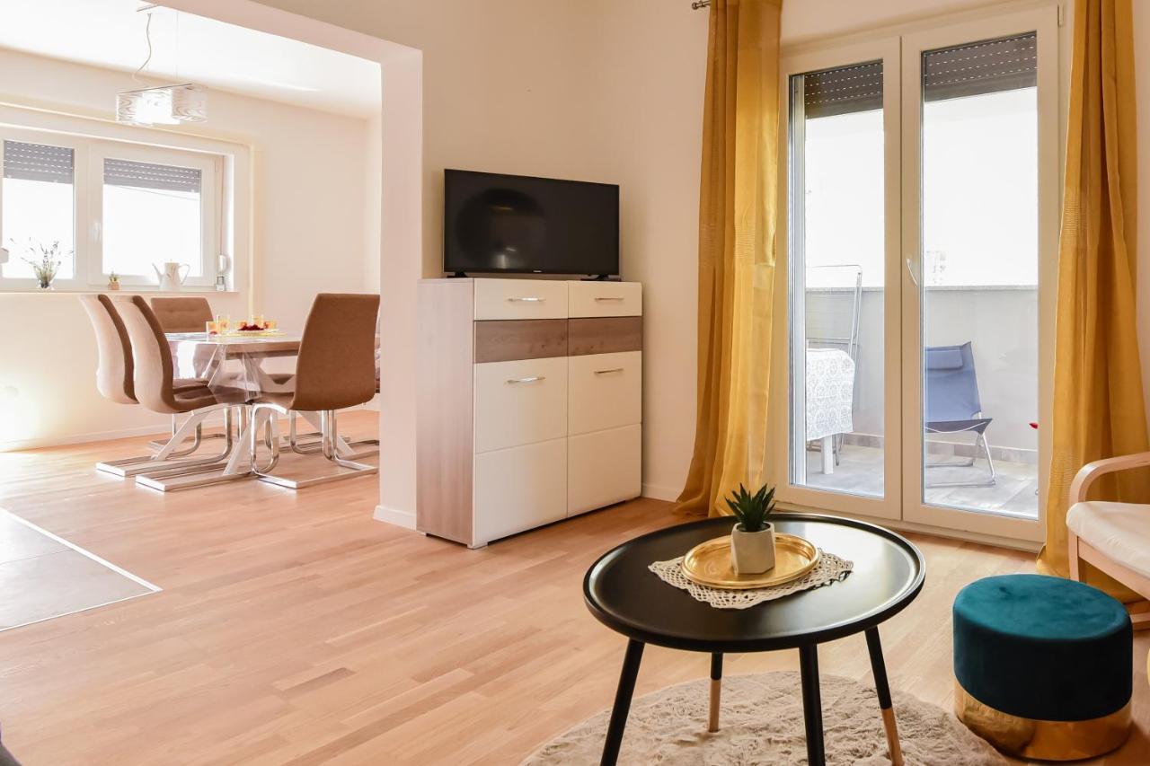 New Luxury 3 Bedroom 4 Air Conditioners 자다르 외부 사진